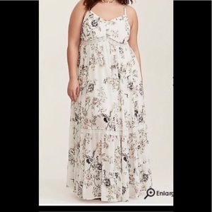 Torrid size 1 EUC white maxi dress bnwt